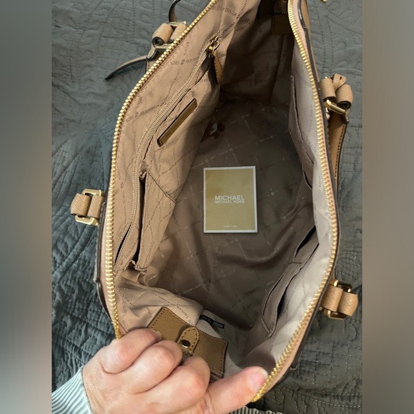 Michael Kors bag- gently used - Picture 4 of 4